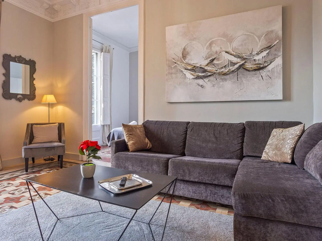Luxurious apartment for 8 people recently renovated in the center of Barcelona