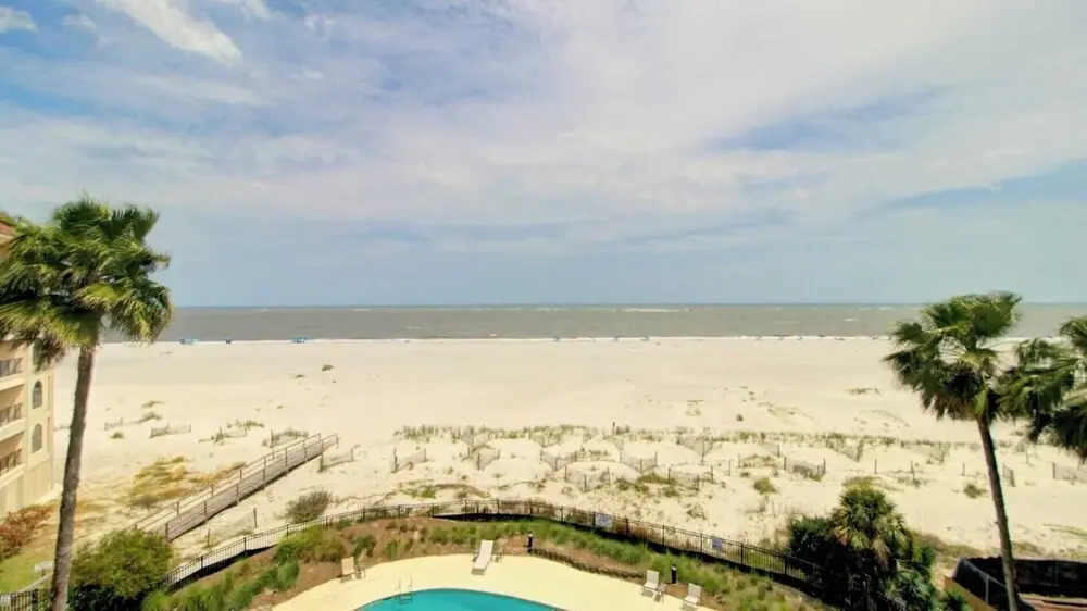 417 Seascape by Avantstay Beachfront Condo w/ Communal Pool Access