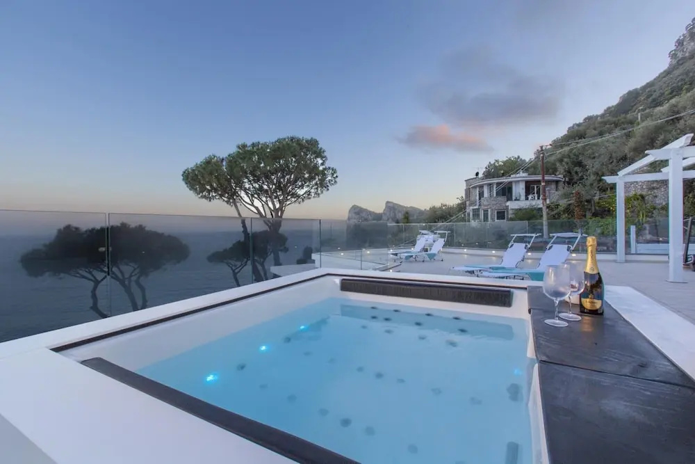 AMORE RENTALS - Villa Iside