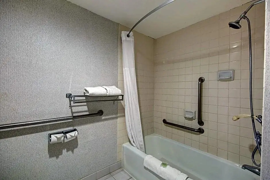 L3 Oasis Hotel