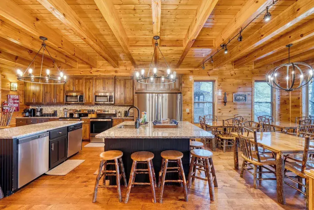 Grand View by Avantstay 56-guest Retreat Panoramic Views, Hot Tubs, Game Room & Theater Seasonal Outdoor Pool Near Dollywood, Gatlinburg