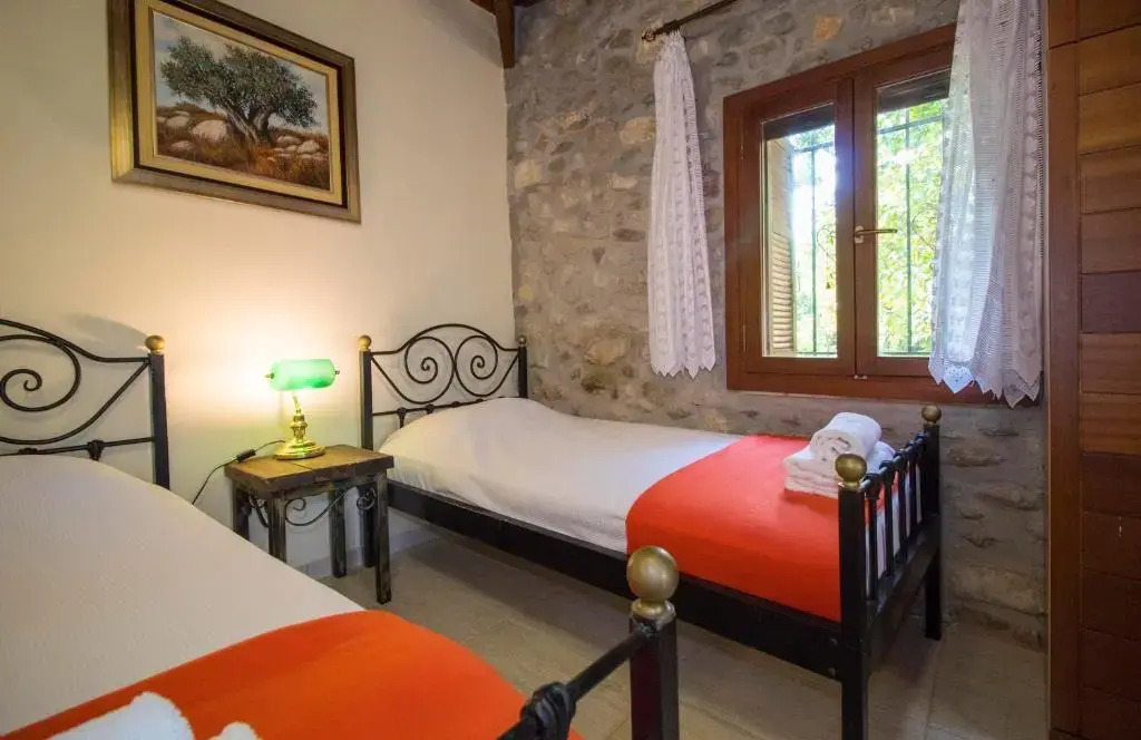 Laconian Collection 'Vilitsa At Parori'