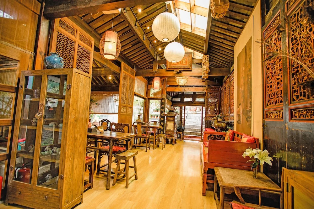Kunming Lirui Hotel (Plateau Pearl International Trade City)