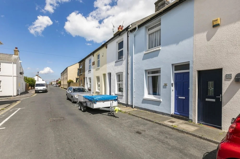 2 b&b 40 Percent off Weekly Half Price Monthly