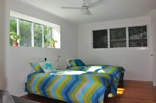10 Double Island Drive Modern Family Home Centrally Located Swimming Pool & Outdoor Area