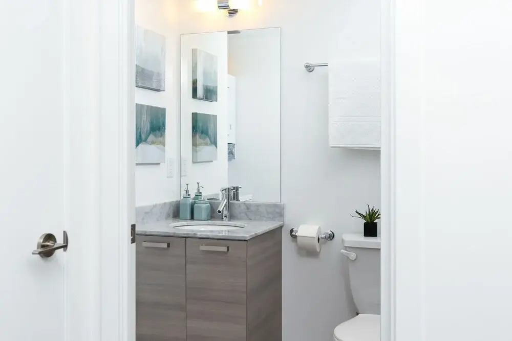 Platinum Suites - Fabulous CN Tower View. 2Bed 2Bath + Free Parking