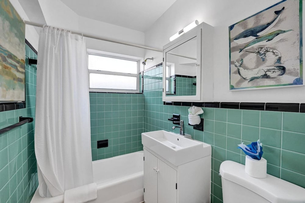Lovely 1- Bedroom Rental Unit With Pool