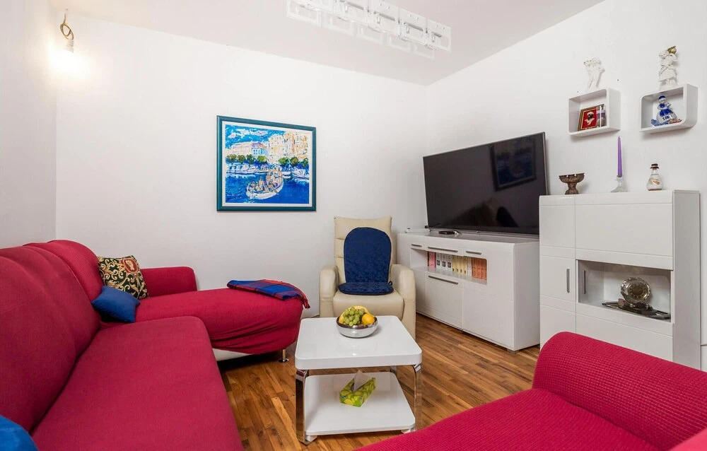 Stunning Home in Kremenici With Wifi and 2 Bedrooms
