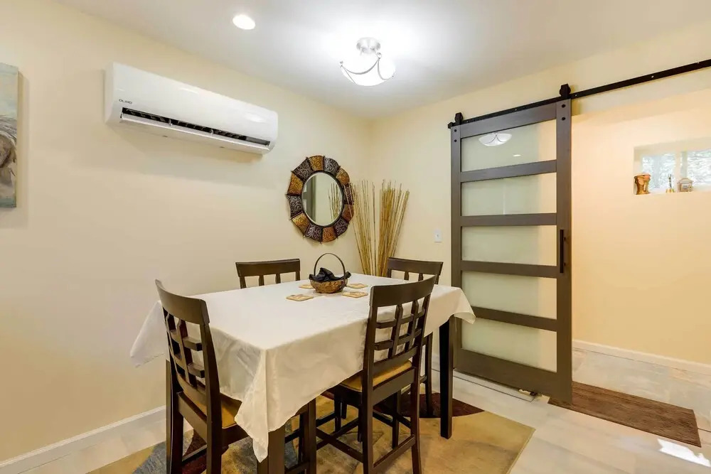 Fayetteville Guest House: Walk to Nature Preserve!
