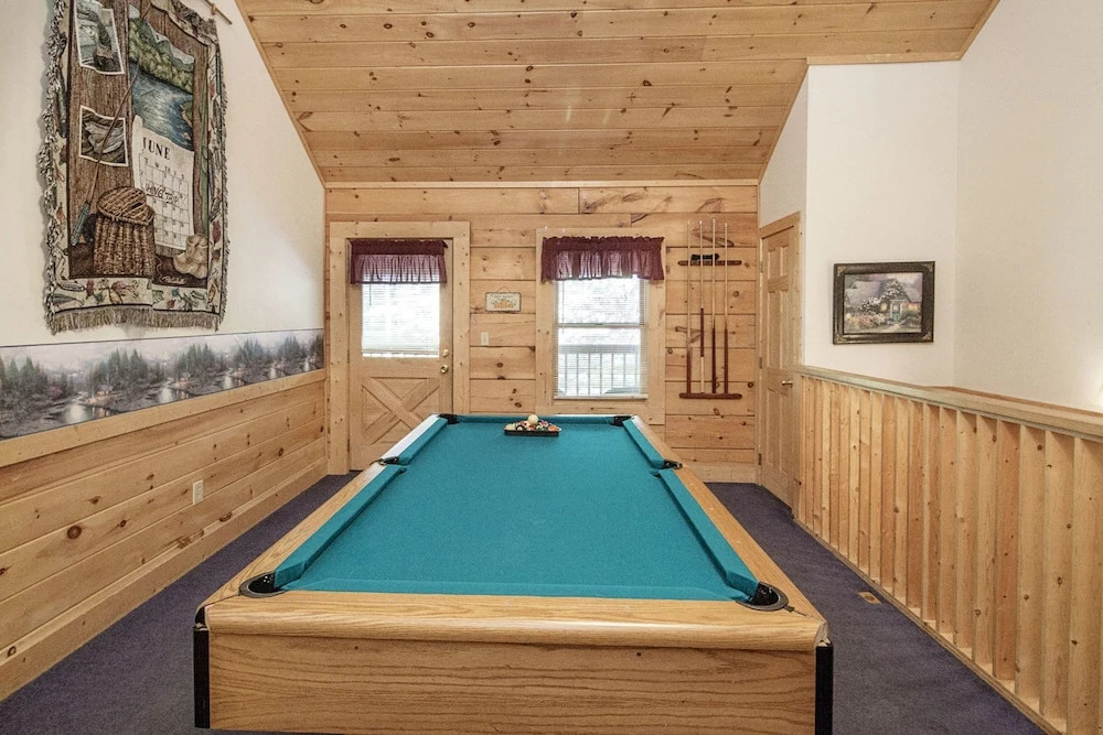 Vivs View by Heritage Cabin Rentals
