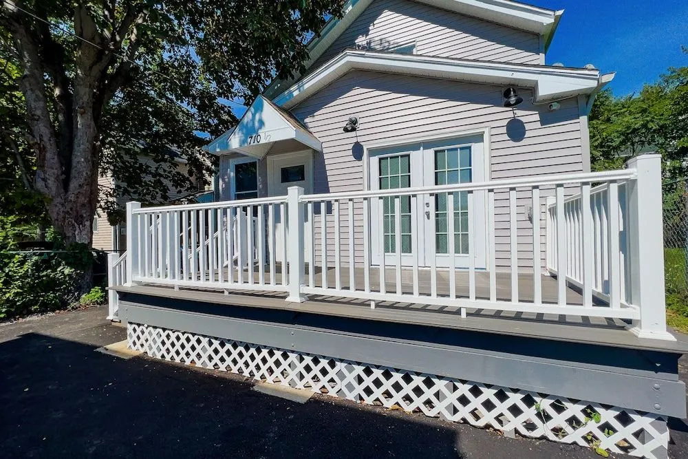 2 Homes, 1 Stay-7BR Niagara Falls Compound