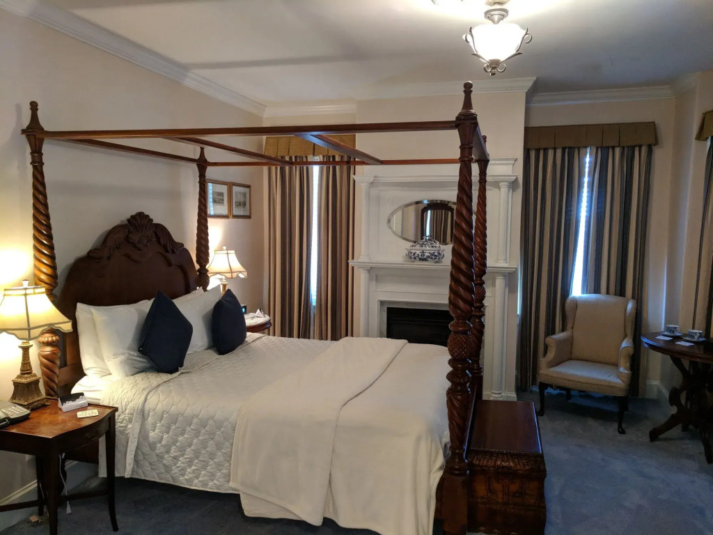 Almondy Inn Bed & Breakfast
