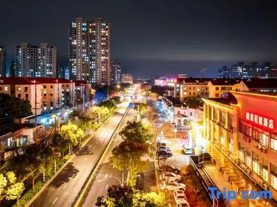 Yijia Light Luxury Hotel (Shanghai Fengxian South Bridge)