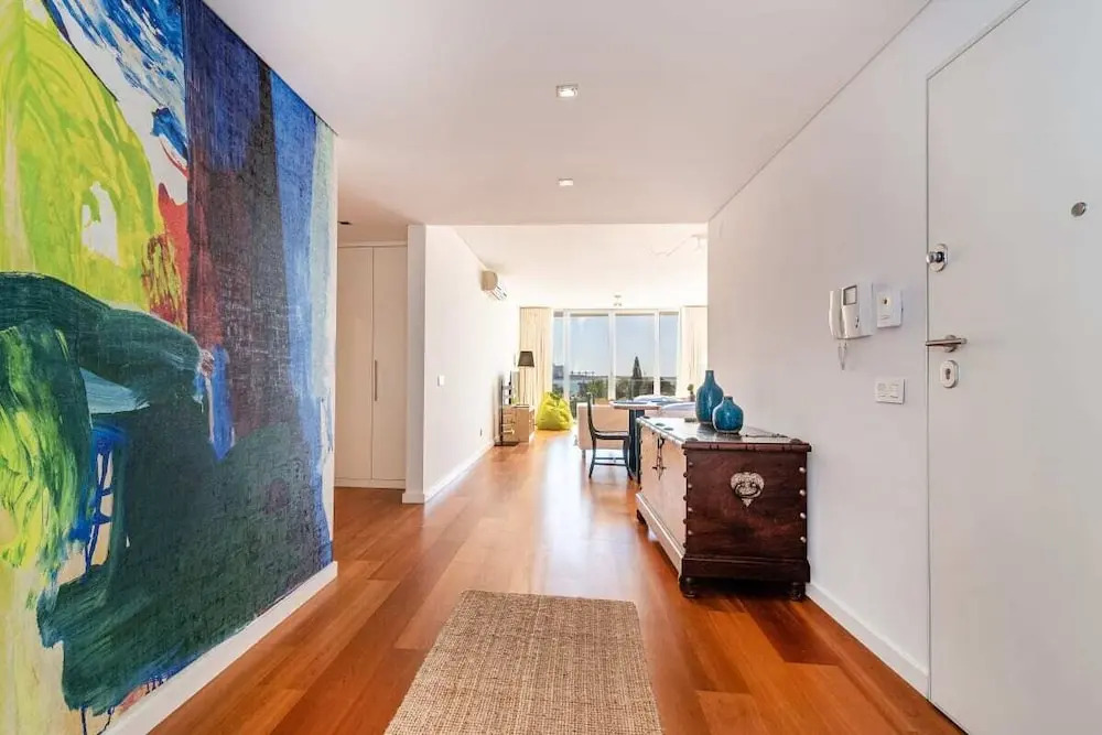 Gorgeous Apartment in Alges With Stunning Rooftop Pool