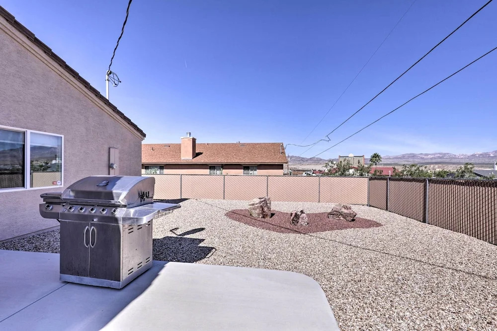 Inviting Retreat w/ Patio < 1 Mi to Colorado River