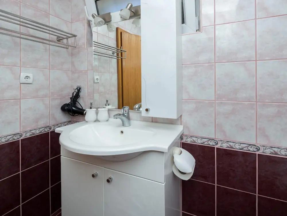 A5 - Modern apt With Terrace, 3 min Walk to Beach