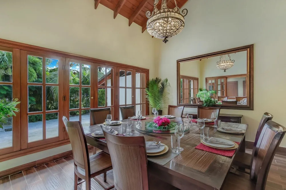 Beautiful Villa with Pool Gym and Maid