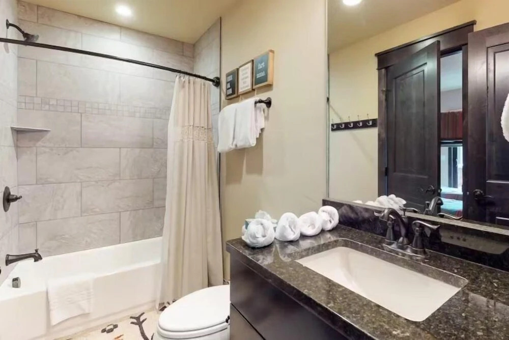 River Run Townhomes - 3 Bedroom - Walk to Slopes!