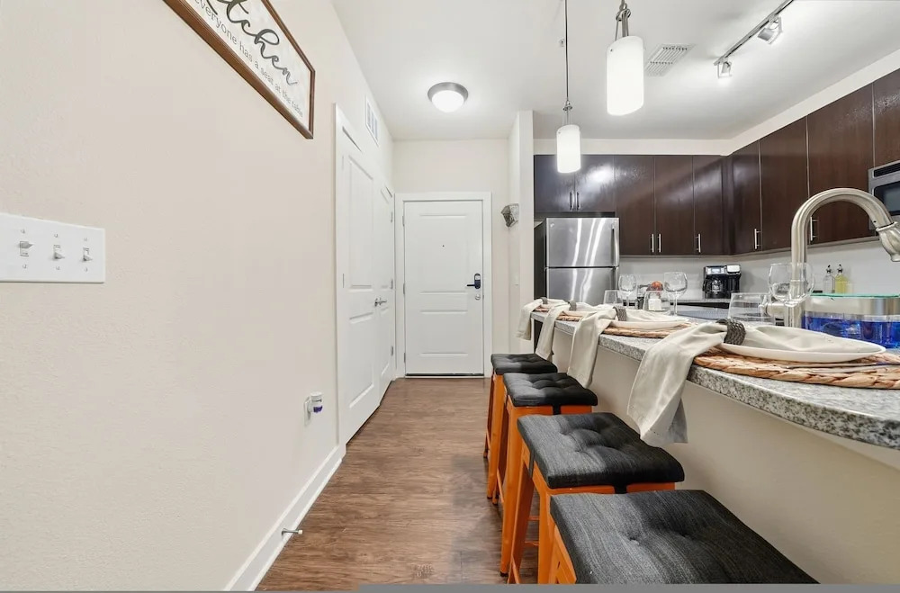 Stylish 2BR w Pool Pet-friendly Unit 13