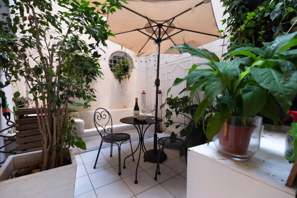 Chic And Style In Historical Via Giulia