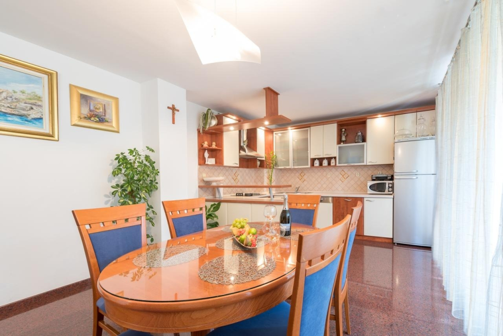 Apartment Snjeza - spacious & comfortable: A1 Split, Riviera Split