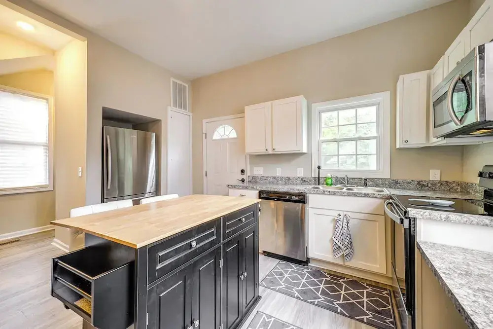 Wilmington Getaway Near Riverwalk + Downtown!
