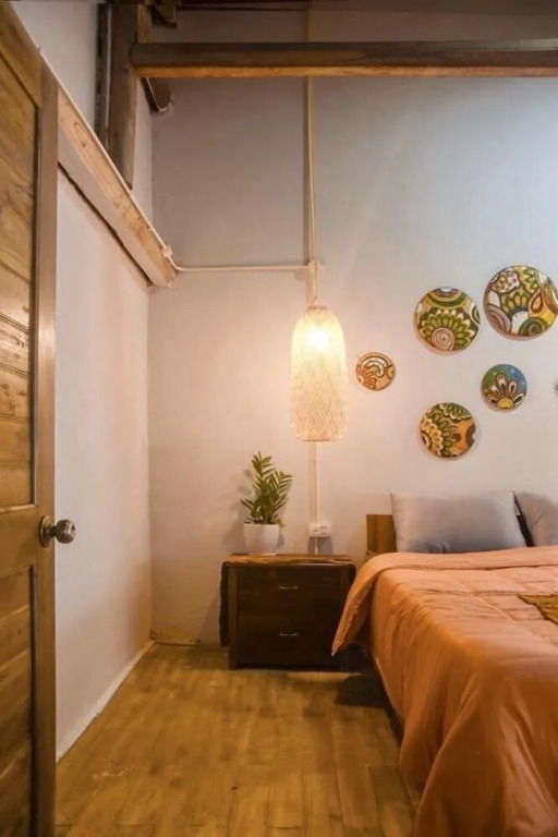 Toce House Tả van