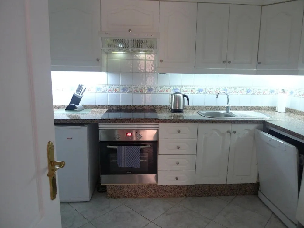 5 Bed Villa Free Wifi 6 Seater Hot Tub & Spectacular Sea, Golf & Mountain Views