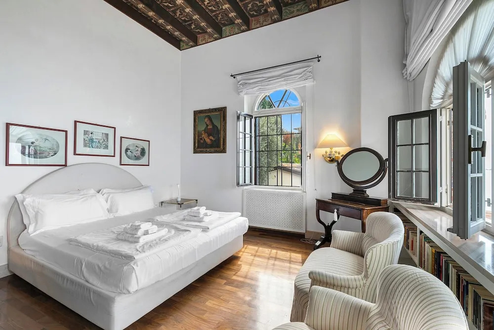 Villa Schlosser Lake Front & Private Pool