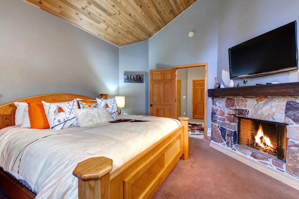 Abode at Ontario Lodge