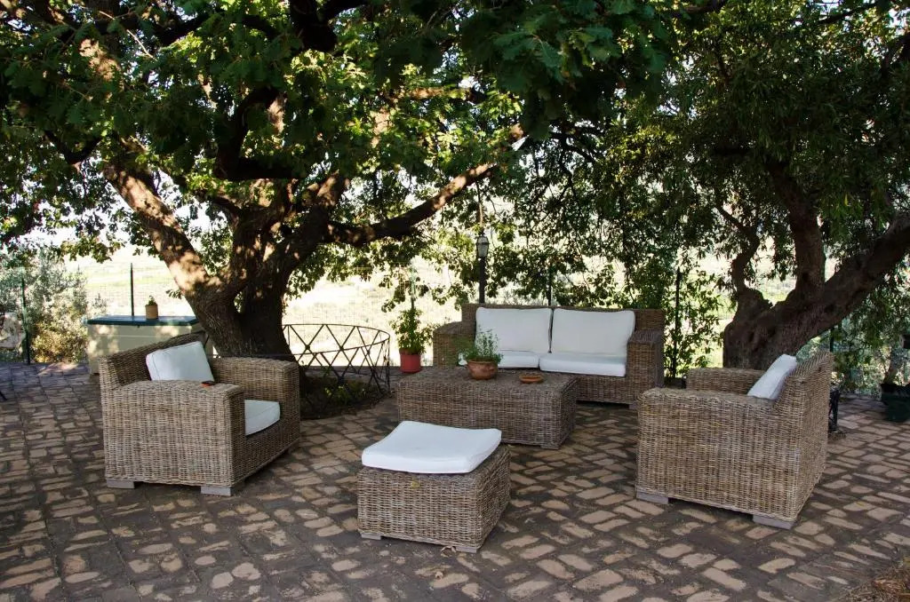 B&B Pathirion