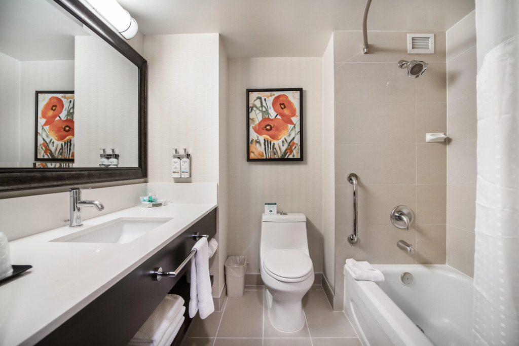 Holiday Inn Vancouver-Centre Broadway by IHG