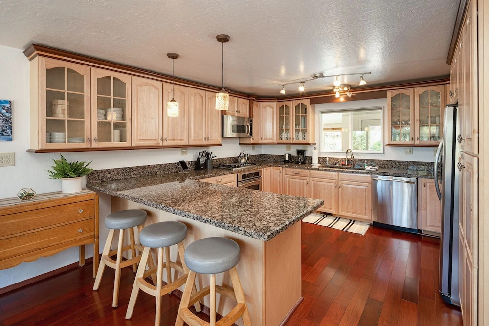 New Listing! All-season W/ Private Hot Tub 5 Bedroom Home