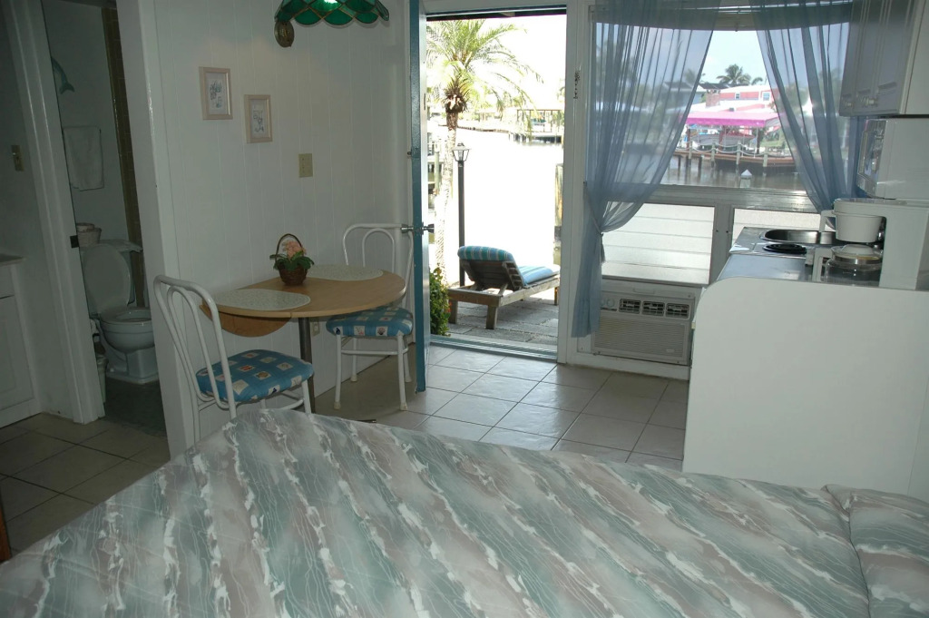 Dolphin Inn Resort