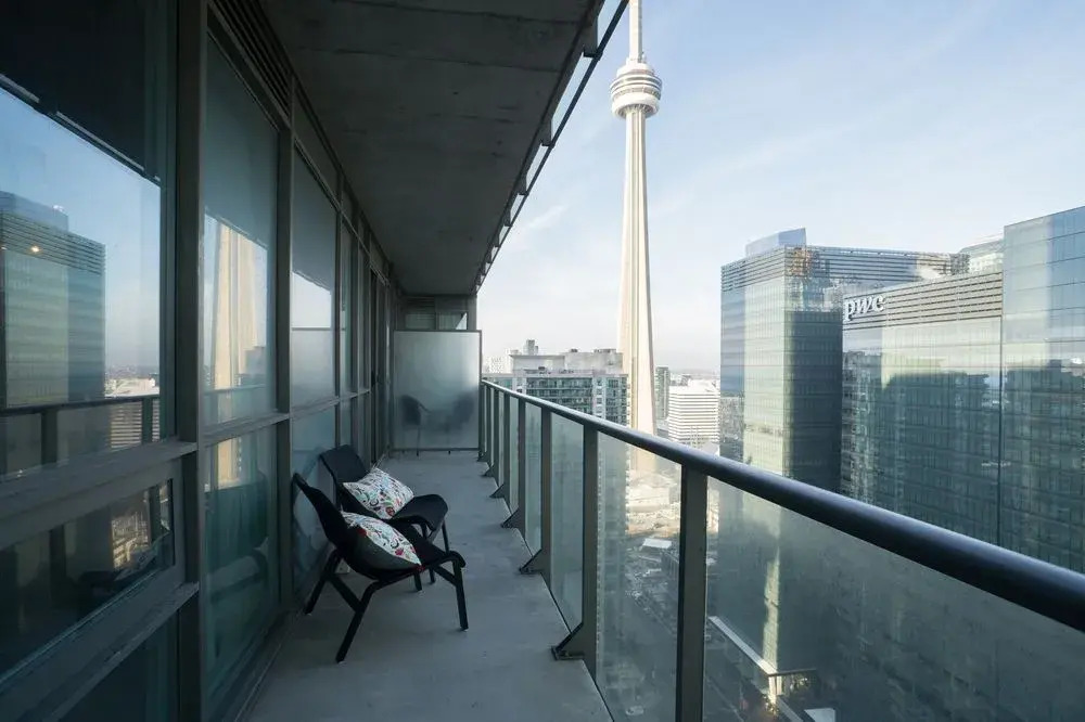 Applewood Suites - 2 BDRM York & Bremner