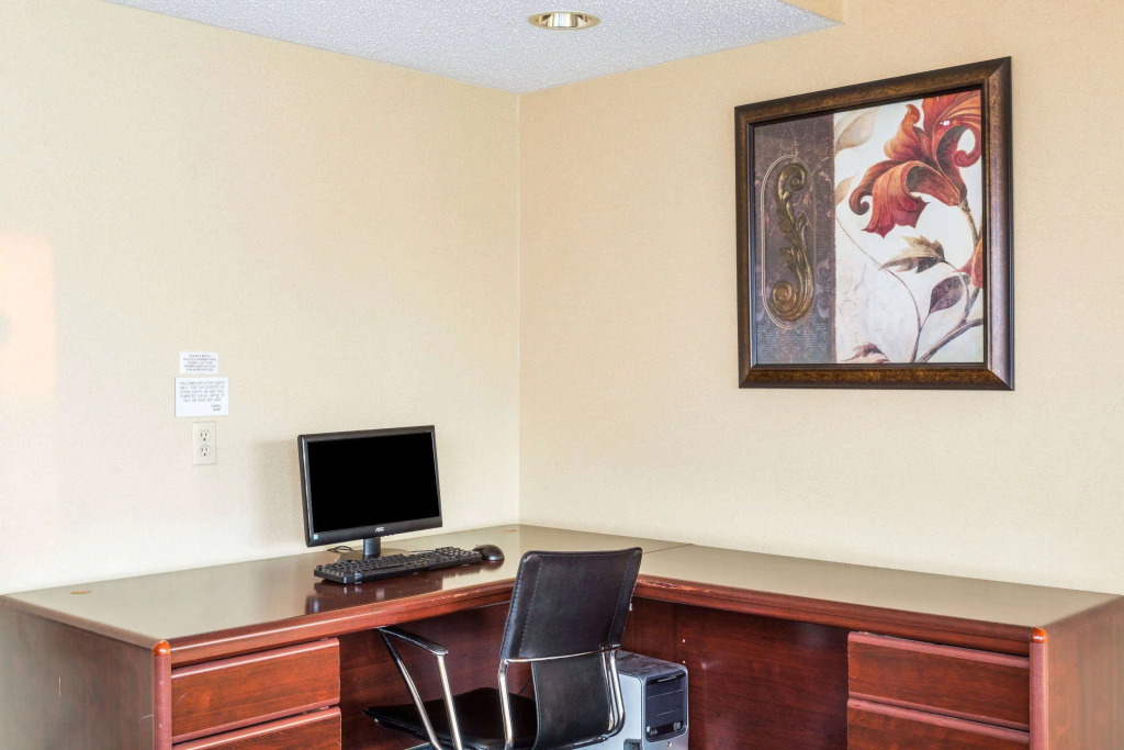 Super 8 by Wyndham Slidell