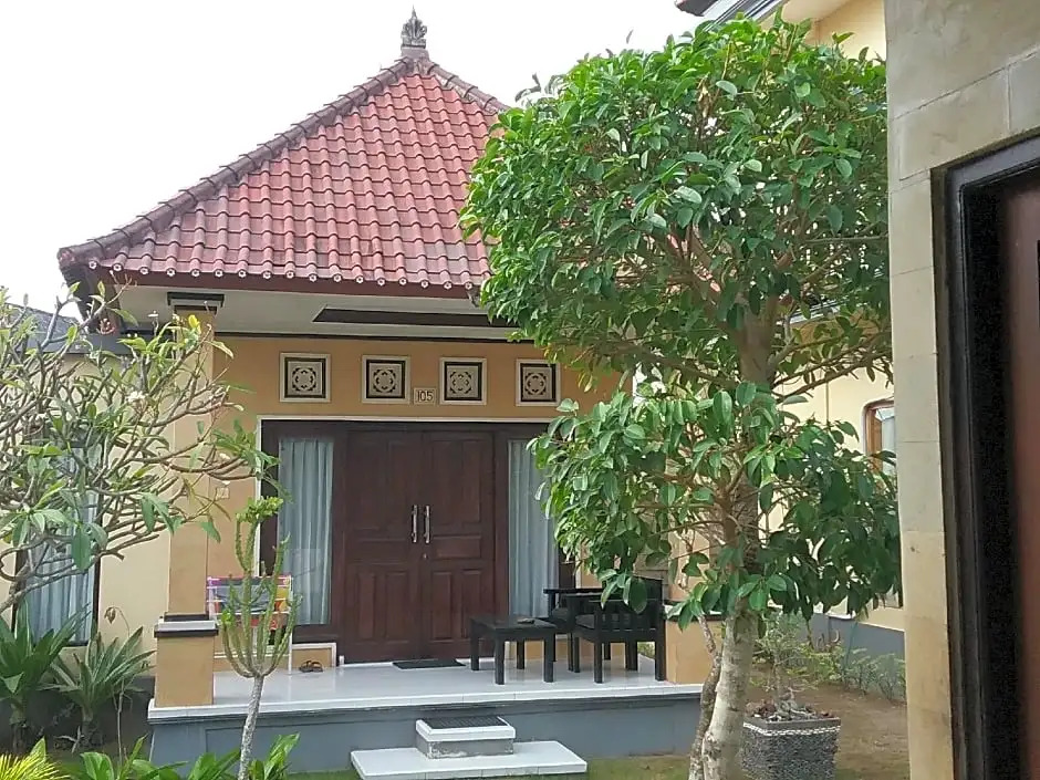 Yogi Beach Bungalow & Restaurant Lembongan