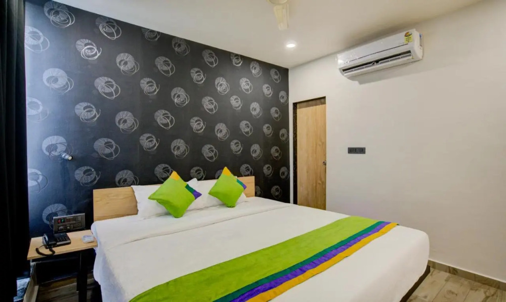 Treebo Grand Lotus - 3 km from Textile Market