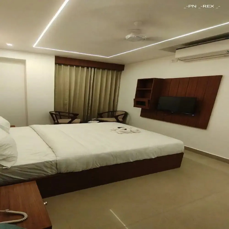 Royal Luxe Business Class Hotel