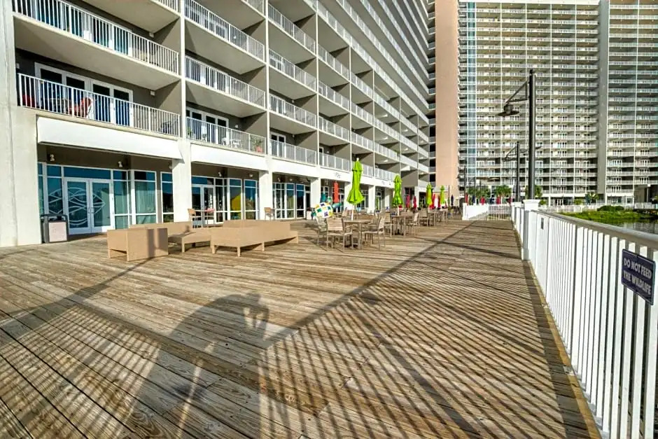 Laketown Wharf 1035 By ZIA