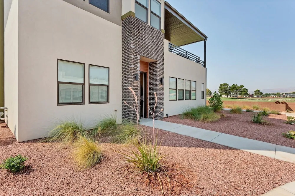 9 At Bloomington Country Club 3 Bedroom Apts