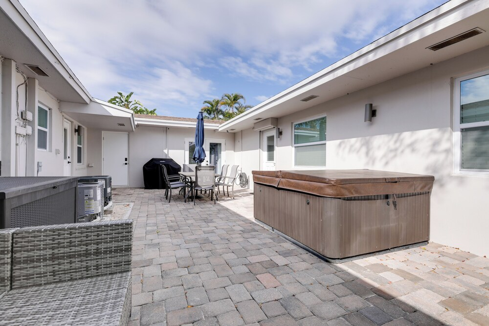 Intracoastal Getaway! North Palm Beach Apartment