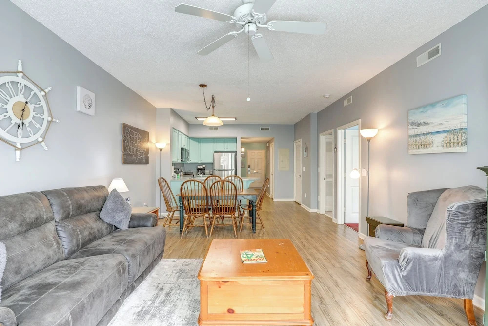 Community Pool & Tennis Court: Myrtle Beach Condo