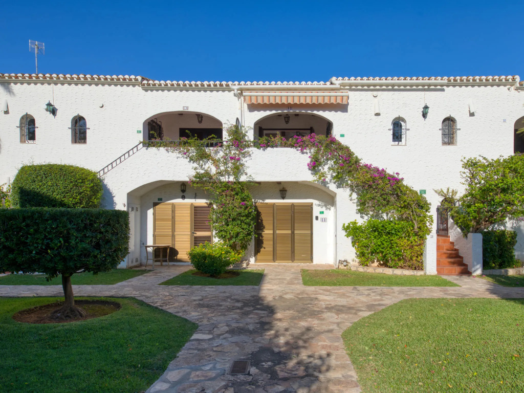 El Palmeral I by Aguilarent