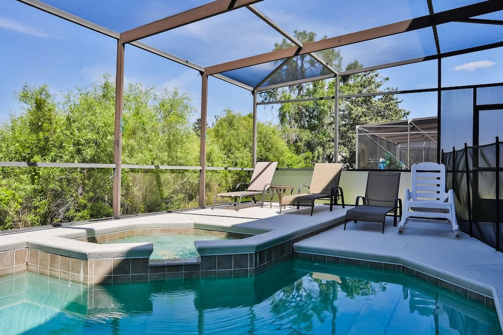 Stunning House With Lanai, Pool, Ping-pong, Full Kitchen, & Wifi