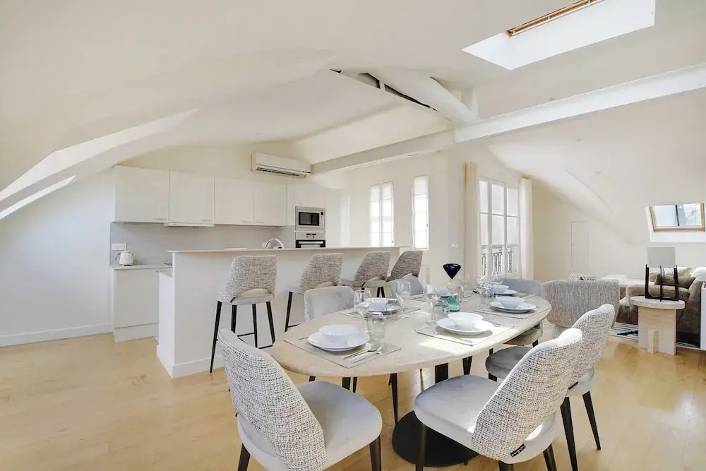 Apt a/c 3br/6p - Saint-lazare/les Champs Elysee