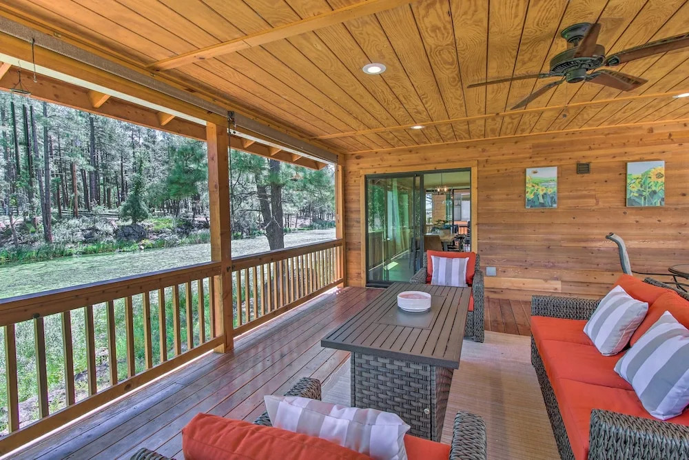 Cabin Getaway w/ Game Room Near Rainbow Lake!