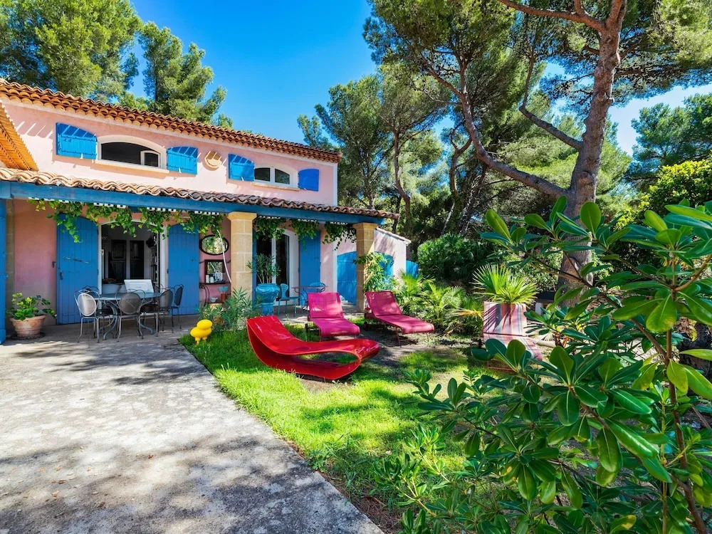 Unparalleled Combination of Nature and Water in This House on the Côte Bleue