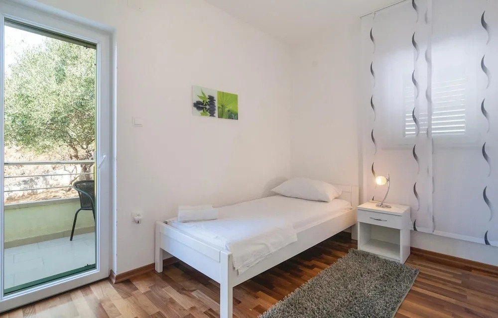 Amazing Home In Supetar