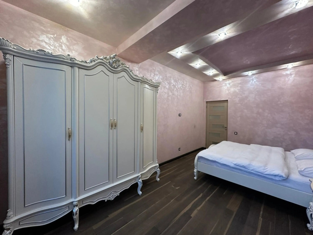 Northern Avenue 2 bedroom Luxury apartment HH777